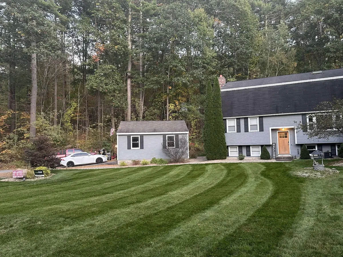 Residential lawn care in Hudson NH with a professional striping pattern and pristine edges